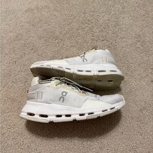 ON Running White Sneakers Women’s Size 7. Good Condition, Slightly Worn.